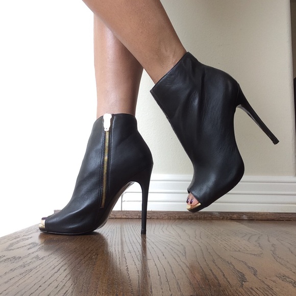 Steve Madden Shoes - Steve Madden Black Leather Booties